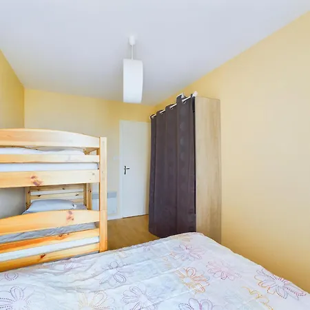 Apartment 230m De La Plage, Pour 4 Avec Loggia *